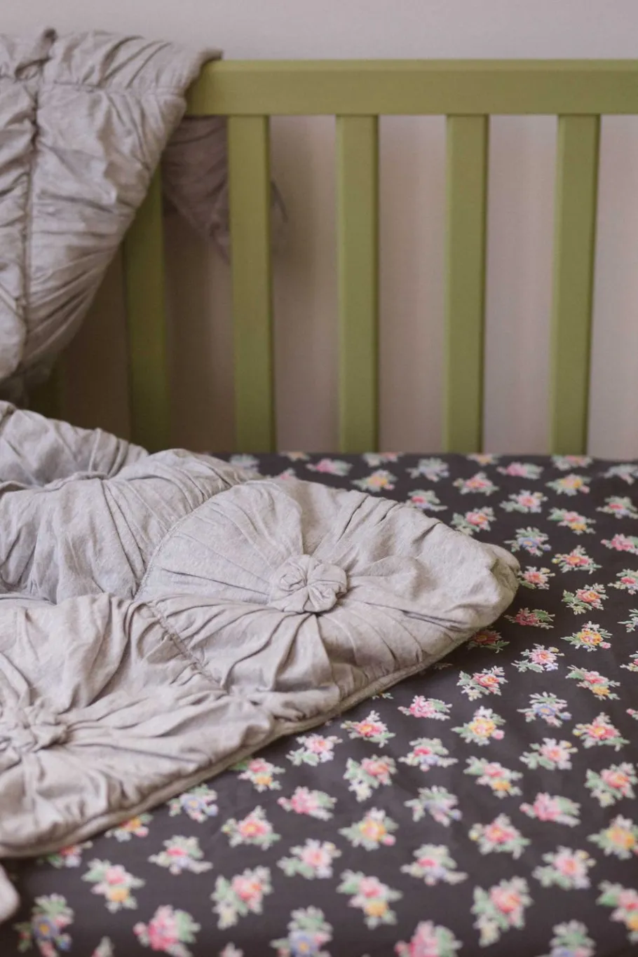 Women Lazybones Cot Quilt Rosette Grey Marle *Organic Cotton