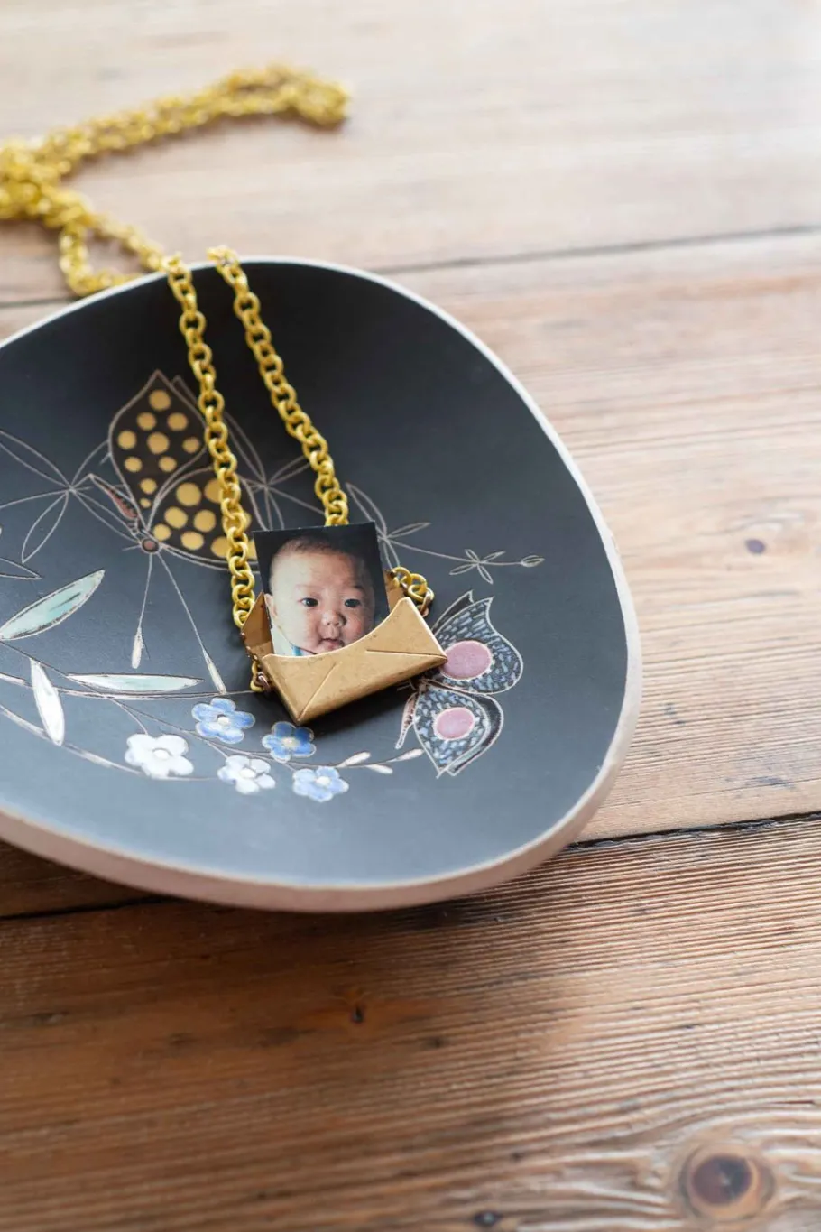Women Lazybones Envelope Necklace