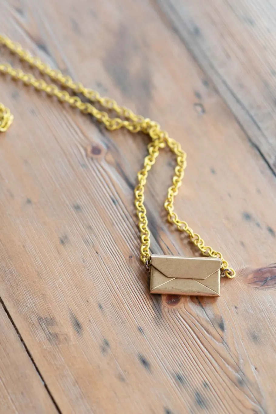 Women Lazybones Envelope Necklace
