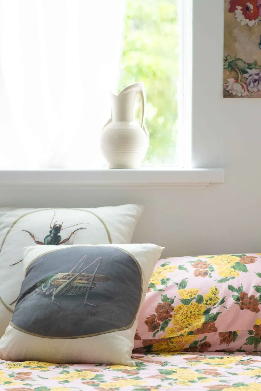 Women Lazybones Grasshopper Cushion Cover