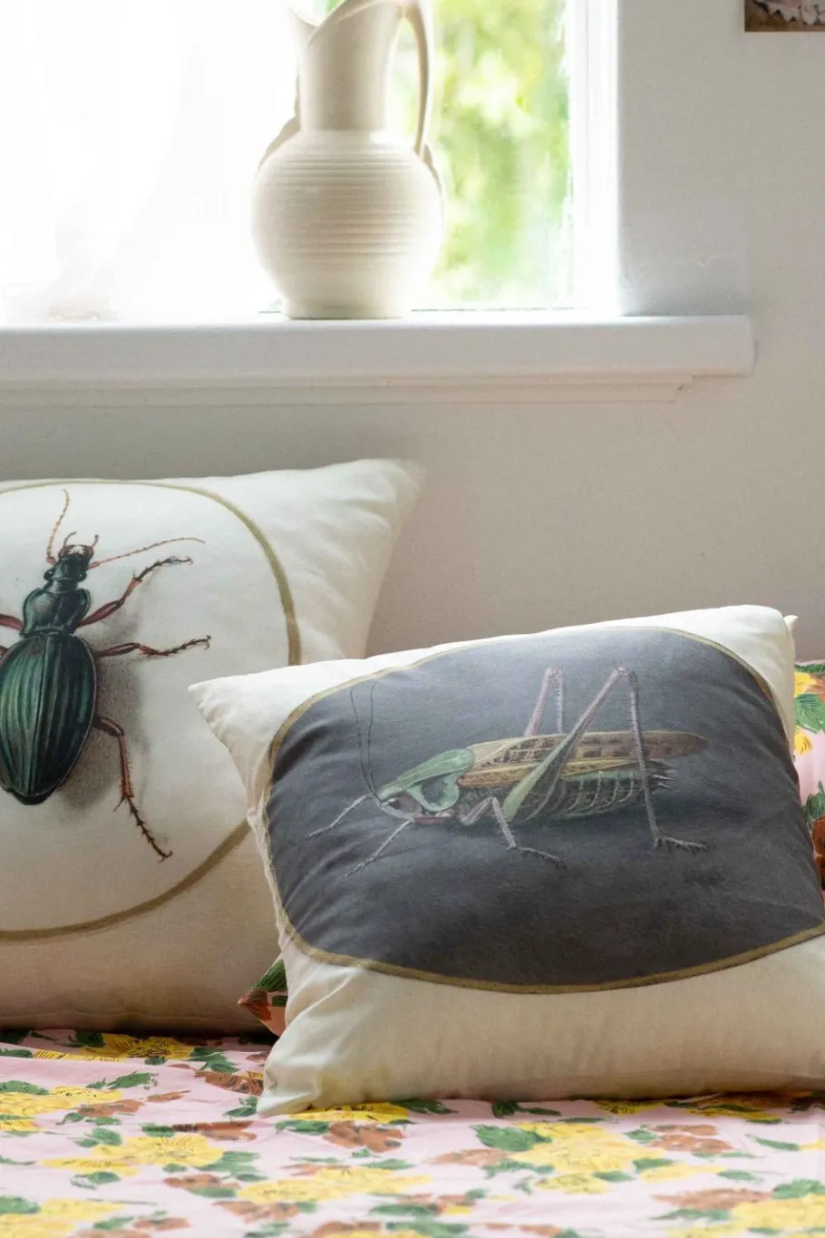 Women Lazybones Grasshopper Cushion Cover