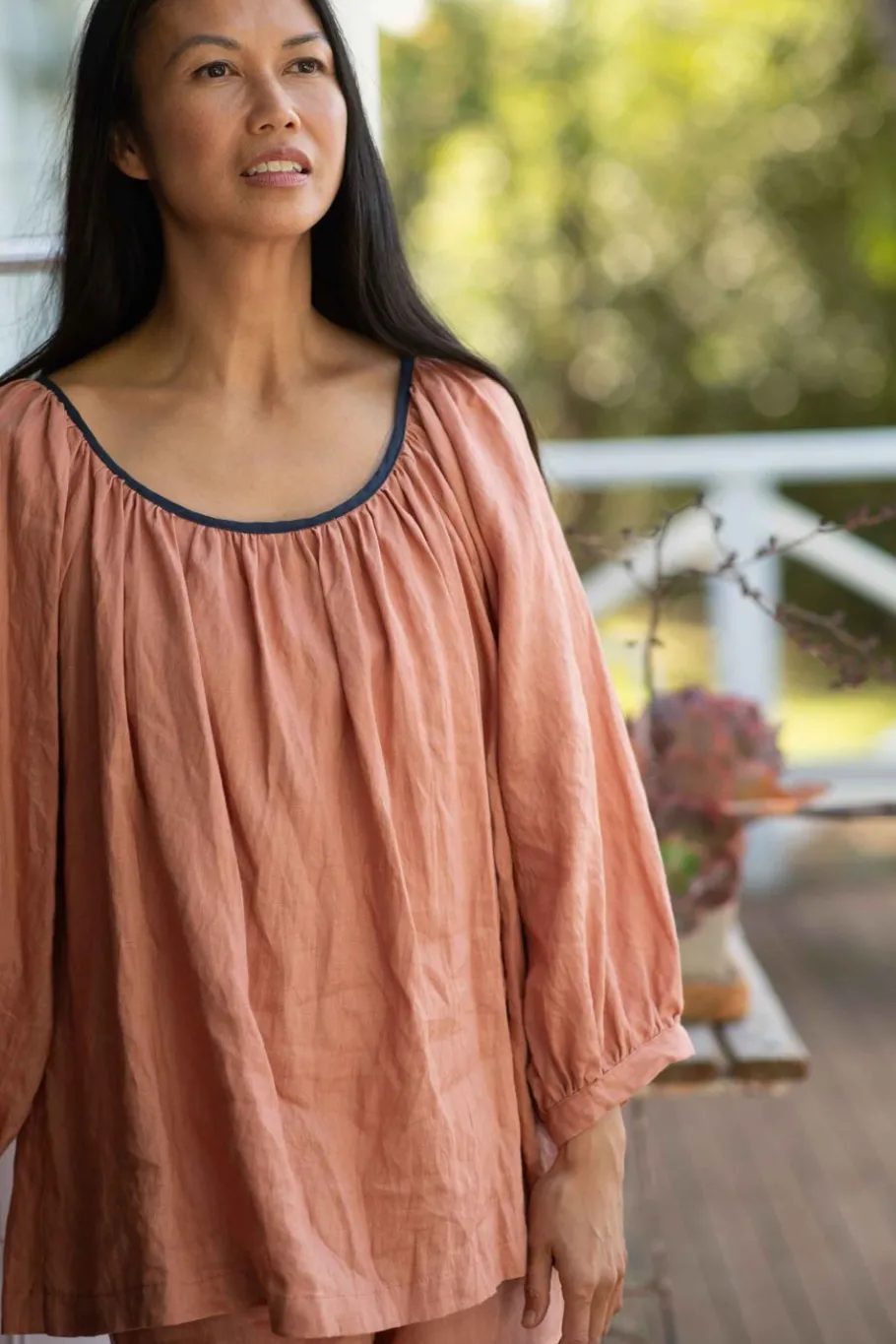 Women Lazybones Hetti Linen Top Clay