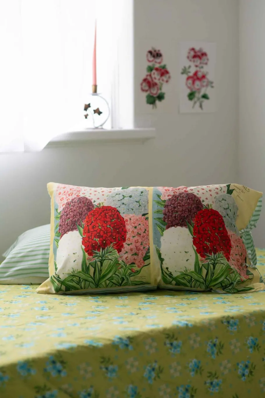 Women Lazybones Phlox Pillowcase Set