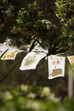 Women Lazybones Precious Bees Garland
