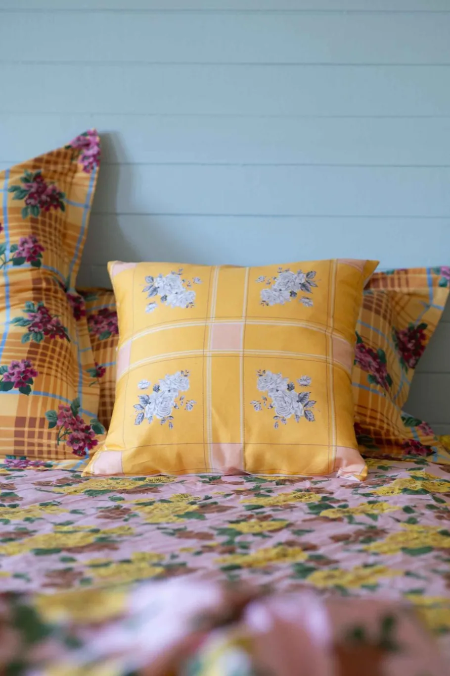 Women Lazybones Tablecloth Cushion Cover