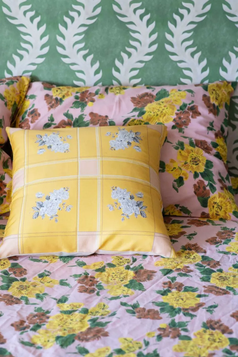 Women Lazybones Tablecloth Cushion Cover